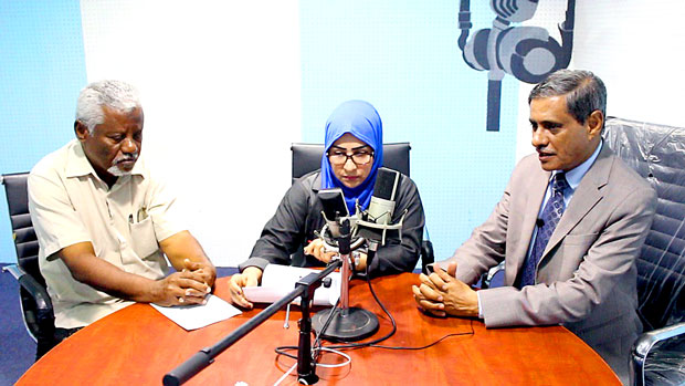 البحسني خلال تدشينه بث إذاعة المكلا البحسني خلال تدشينه بث إذاعة المكلا