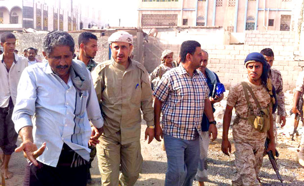 صورة لقيادة الحزام الأمني والشرطة وقيادة السلطة المحلية خلال تنفيذهم الحملة