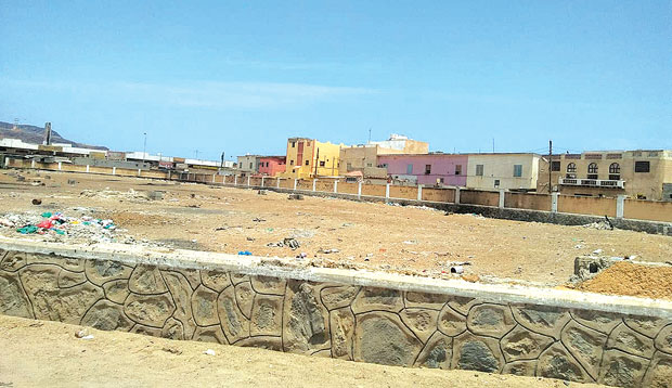 الأرضية الواقعة بين مسجد الرحمة وسوق بانافع الأرضية الواقعة بين مسجد الرحمة وسوق بانافع