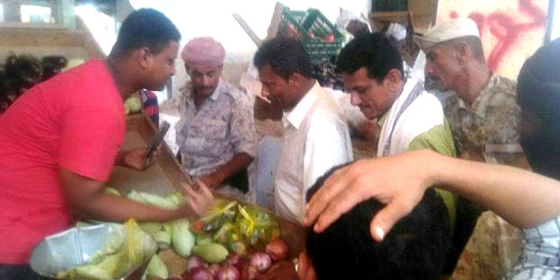 محافظ أبين خلال جولته بسوق الشعبي بزنجبار محافظ أبين خلال جولته بسوق الشعبي بزنجبار