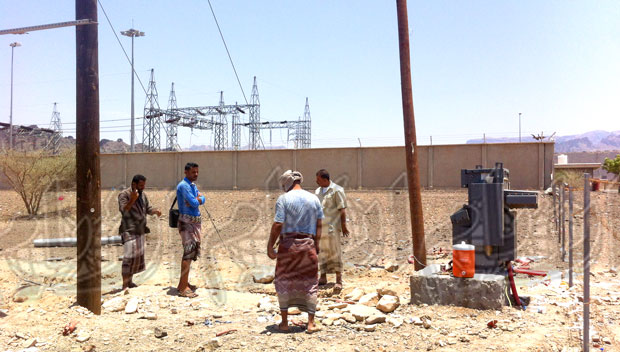 صورة اثناء ربط الكيبل من المحطة الى الآبار