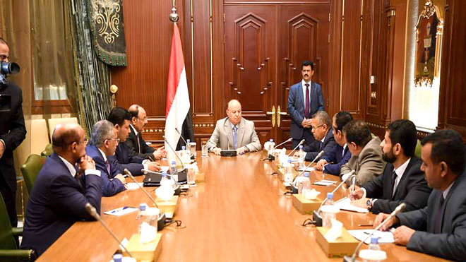 اجتمع هادي باللجنة الاقتصادية أمس اجتمع هادي باللجنة الاقتصادية أمس
