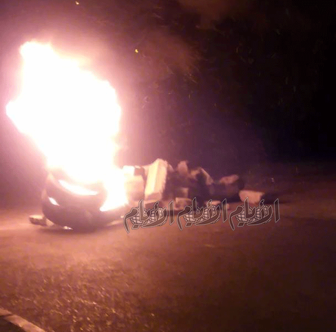 صورة من قطع جولة البريقة بالحجارة واحراق الاطارات صورة من قطع جولة البريقة بالحجارة واحراق الاطارات