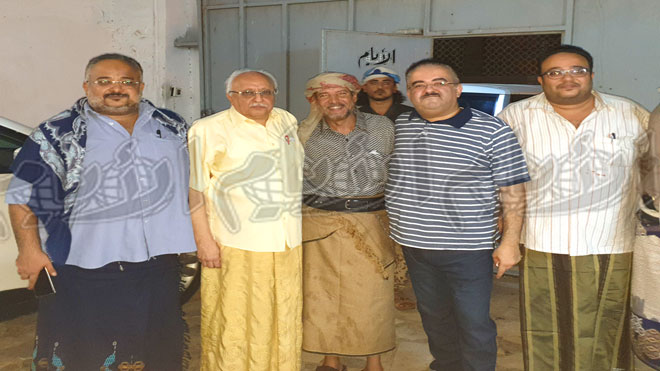 هئية رئاسة صحيفة «الأيام» أثناء استقبال المرقشي داخل مقر صحيفة «الأيام» هئية رئاسة صحيفة «الأيام» أثناء استقبال المرقشي داخل مقر صحيفة «الأيام»