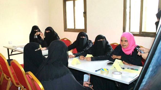 جانب من تدريب الفتيات على المشاريع الصغيرة بتعز