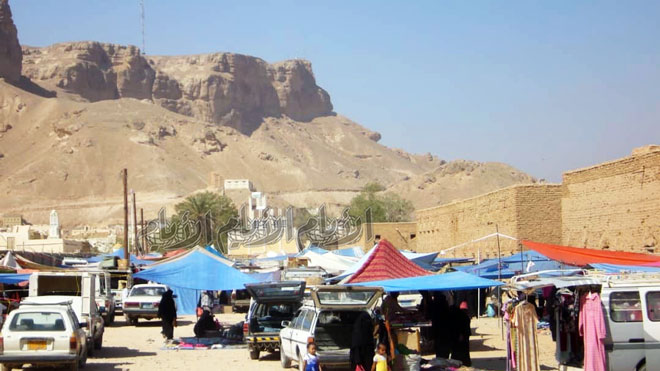 تجار: نقصد هذا السوق أسبوعيا لقوة الحركة الشرائية فيه تجار: نقصد هذا السوق أسبوعيا لقوة الحركة الشرائية فيه