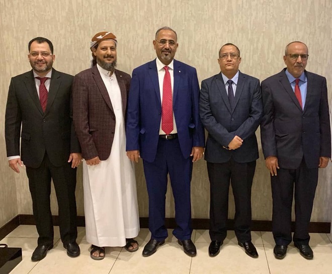 رئيس المجلس الانتقالي مع أعضاء وفده يصل مدينة جده 20 أغسطس 2019م رئيس المجلس الانتقالي مع أعضاء وفده يصل مدينة جده 20 أغسطس 2019م