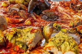 الوجبة خليط من الكبد وبيض السمك ودواخل أخرى منها معدة الحوت الوجبة خليط من الكبد وبيض السمك ودواخل أخرى منها معدة الحوت