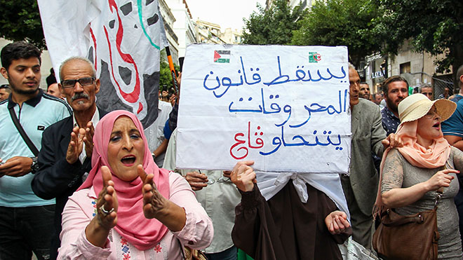 قانون المحروقات من مظاهر عدم ثقة الجزائريين في السلطة