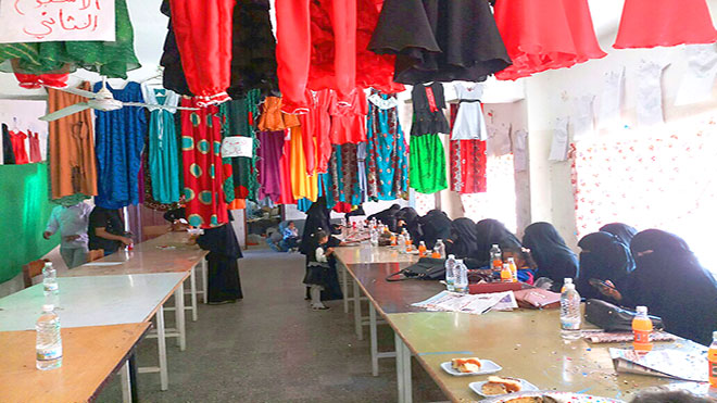 "المرأة المنتجة" تختتم دورة الخياطة "الأولى" بالضالع "المرأة المنتجة" تختتم دورة الخياطة "الأولى" بالضالع