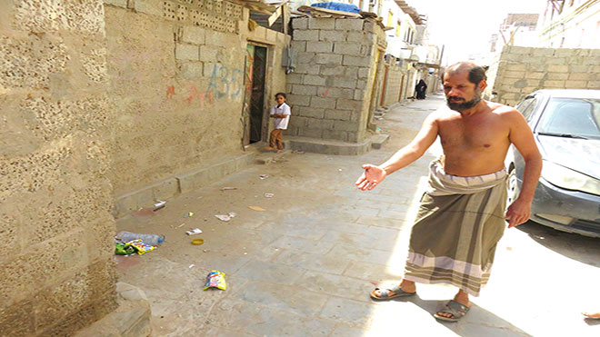 تسرب المياه يهدد بسقوط منازل مواطنين بحي النخارة في الحوطة تسرب المياه يهدد بسقوط منازل مواطنين بحي النخارة في الحوطة