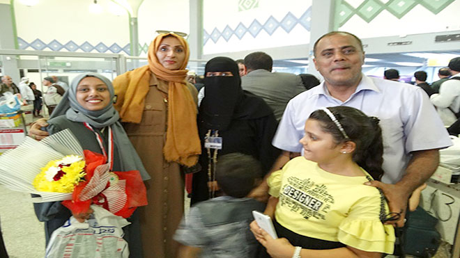 استقبال حار بعدن لطالبة حازت على المركز الثالث في البحث العلمي استقبال حار بعدن لطالبة حازت على المركز الثالث في البحث العلمي