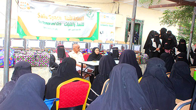توزيع معدات خياطة وأغنام لـ 30 امرأة بلحج توزيع معدات خياطة وأغنام لـ 30 امرأة بلحج