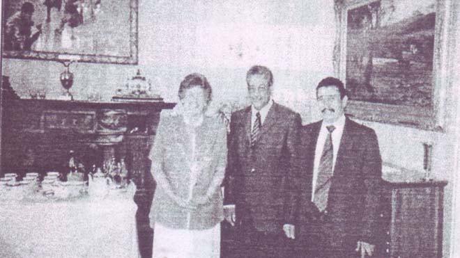 محمد عبادي حسن أثناء الدراسة في الكلية الحربية بالقاهرة عام 1967صورة للفقيد مع محافظة كاردف والدكتور الشعيبي محمد عبادي حسن أثناء الدراسة في الكلية الحربية بالقاهرة عام 1967صورة للفقيد مع محافظة كاردف والدكتور الشعيبي
