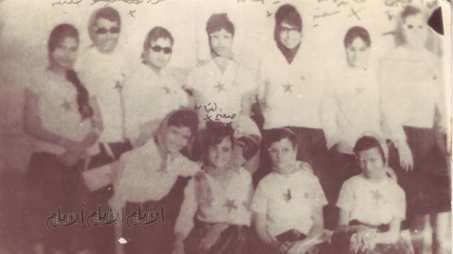 صنعاء - بعد ثورة 26 سبتمبر 1962 تبرعت الأخوات في الصورة بحليهن مباشرة للمشير عبدالله السلال، رضية احسان الله، نورا خليفة، عائدة علي سعيد، أنيسة هادي، ليلى الجبلي، صفية لقمان، عائدة غانم، عبله جعفر صنعاء - بعد ثورة 26 سبتمبر 1962 تبرعت الأخوات في الصورة بحليهن مباشرة للمشير عبدالله السلال، رضية احسان الله، نورا خليفة، عائدة علي سعيد، أنيسة هادي، ليلى الجبلي، صفية لقمان، عائدة غانم، عبله جعفر