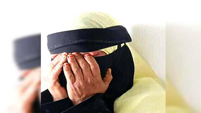 فوزية عامر أحمد والبكاء يملى عيناها فوزية عامر أحمد والبكاء يملى عيناها