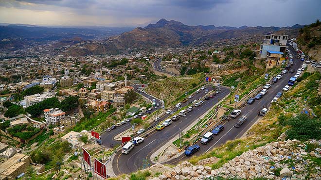 تحت أنقاض تعز.. كل الطرق المؤدية إلى الحياة مسدودة تحت أنقاض تعز.. كل الطرق المؤدية إلى الحياة مسدودة