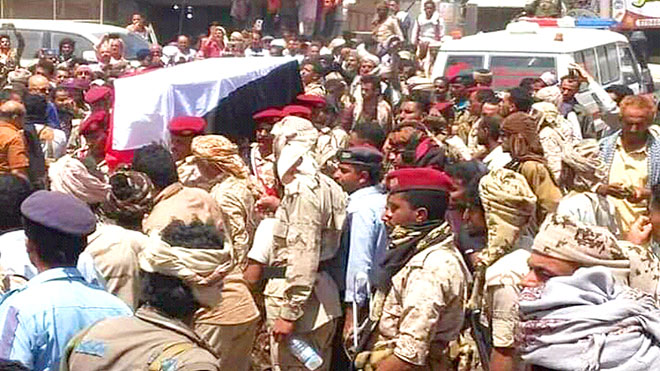 العميد عدنان الحمادي يوارى الثرى في مسقط رأسه بتعز العميد عدنان الحمادي يوارى الثرى في مسقط رأسه بتعز