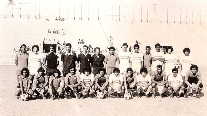 دعالة الثاني من اليمين جلوسا دعالة الثاني من اليمين جلوسا