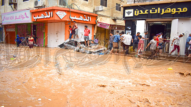 عدن منكوبة.. أمطار وسيول تفصل مديريات العاصمة عن بعضها عدن منكوبة.. أمطار وسيول تفصل مديريات العاصمة عن بعضها