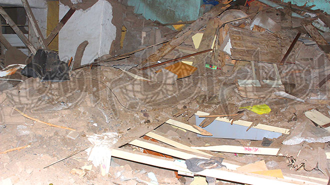تعويض أسرة انهار منزلها بالحوطة جراء السيول تعويض أسرة انهار منزلها بالحوطة جراء السيول