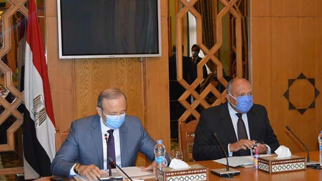 شدد الوزير المصري على أن بلادة لن تألو جهدا في الحفاظ على مصالحها الحيوية شدد الوزير المصري على أن بلادة لن تألو جهدا في الحفاظ على مصالحها الحيوية