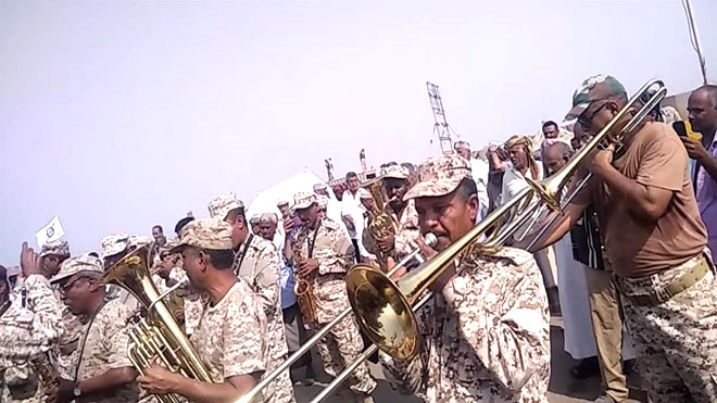 العسكريون الجنوبيون ينشرون أجواء الفرح بمخيم الاعتصام العسكريون الجنوبيون ينشرون أجواء الفرح بمخيم الاعتصام