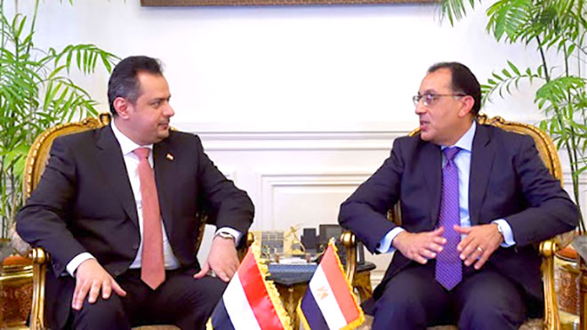 مصر تنذر وزراء بالشرعية متعاونين مع الإخوان المسلمين مصر تنذر وزراء بالشرعية متعاونين مع الإخوان المسلمين