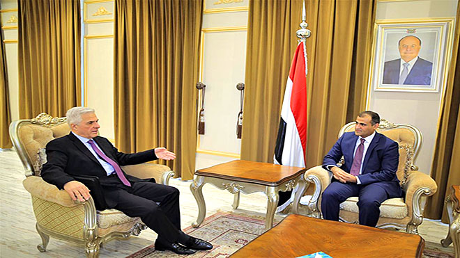 السفير الروسي لدى اليمن خلال لقائه وزير الخارجية اليمني السفير الروسي لدى اليمن خلال لقائه وزير الخارجية اليمني