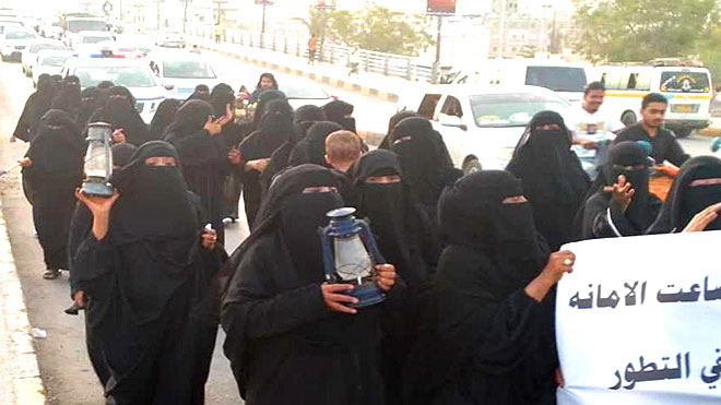 ضباط بالنخبة رفضوا قمع المحتجين فاعتقلتهم السلطة ضباط بالنخبة رفضوا قمع المحتجين فاعتقلتهم السلطة