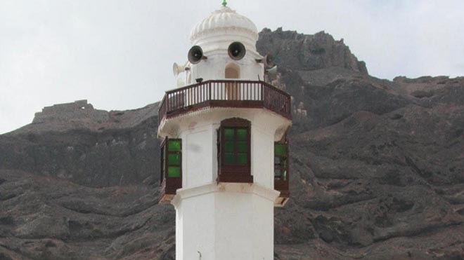 منارة مسجد العيدروس التاريخي في عدن منارة مسجد العيدروس التاريخي في عدن