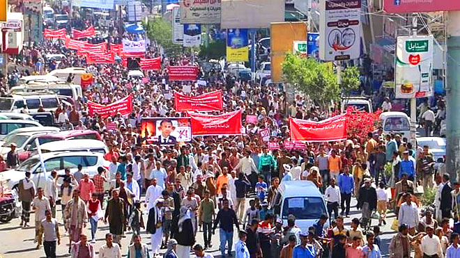 مظاهرة في تعز تندد بالإساءة للنبي صلعم وتدعو لمقاطعة المنتجات الفرنسية مظاهرة في تعز تندد بالإساءة للنبي صلعم وتدعو لمقاطعة المنتجات الفرنسية