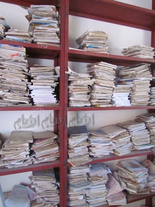 الطلاب يدرسون بالطبعات القديمة وجزء قليل من الطبعة الأخيرة إلا أن هناك نقص كبير في الكتاب المدرسي الطلاب يدرسون بالطبعات القديمة وجزء قليل من الطبعة الأخيرة إلا أن هناك نقص كبير في الكتاب المدرسي