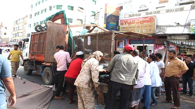 خلال حملة للأكشاك العشوائية في شارع الثقافة خلال حملة للأكشاك العشوائية في شارع الثقافة