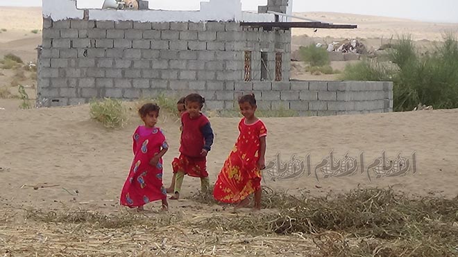 ثلاث طفلات من القرية ثلاث طفلات من القرية