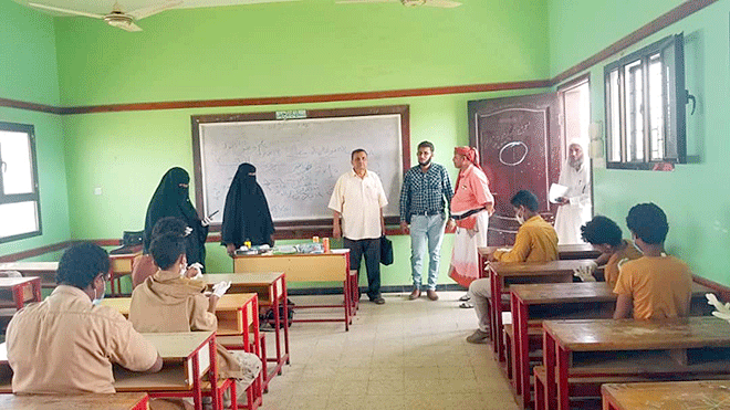 طلاب بلحج يتلقون دورة في طرق الوقاية من كورونا