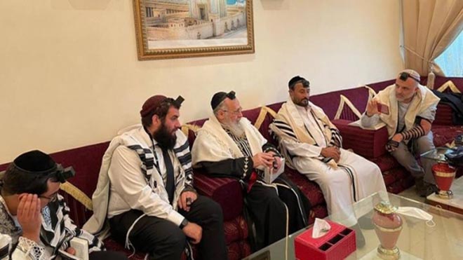 13 يهوديًا وصلوا القاهرة بانتظار ترحيلهم إلى إسرائيل 13 يهوديًا وصلوا القاهرة بانتظار ترحيلهم إلى إسرائيل
