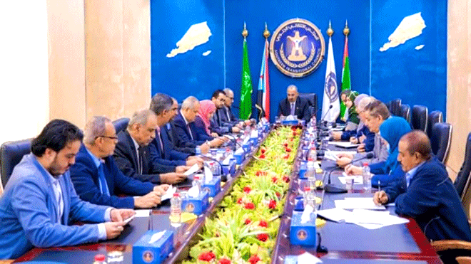 الانتقالي يدعو السعودية إلى الضغط على الشرعية لتنفيذ اتفاق الرياض الانتقالي يدعو السعودية إلى الضغط على الشرعية لتنفيذ اتفاق الرياض