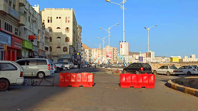 قطع الطريق بالمعدات قطع الطريق بالمعدات