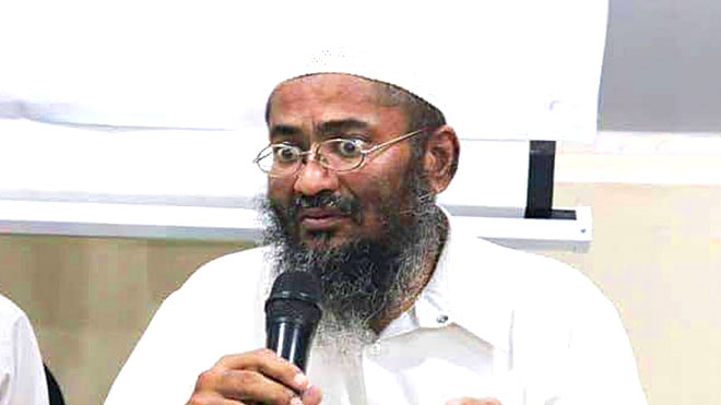 الشيخ وهيب عبدالجليل إمام وخطيب مسجد الهدى في حي الطويلة بكريتر