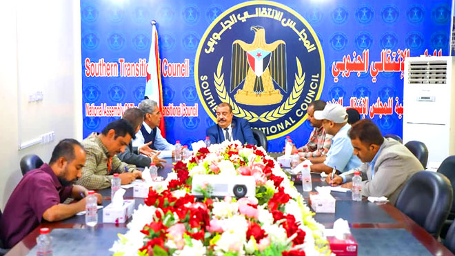 اللواء بن بريك خلال لقاءه اللجان النقابية لمصافي عدن وشركة النفط اللواء بن بريك خلال لقاءه اللجان النقابية لمصافي عدن وشركة النفط