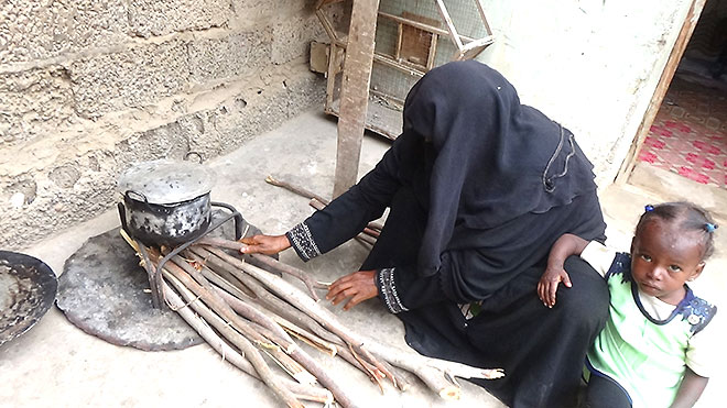 الأم صفية تطبخ على الحطب الأم صفية تطبخ على الحطب