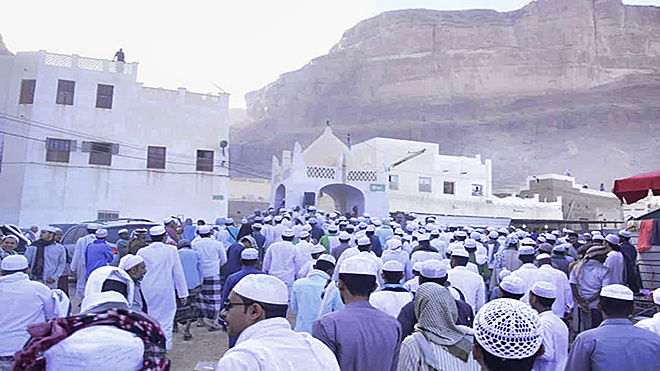 موسم تبادل ثقافي تجمله التهاويد والملابس البيضاء