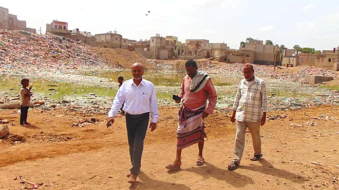 مدير البيئة عقب نزوله الميداني للمواقع مدير البيئة عقب نزوله الميداني للمواقع