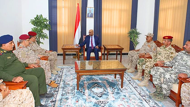 خلال لقائه المقدشي.. طارق صالح يؤكد على أهمية رفع الجاهزية والكفاءة