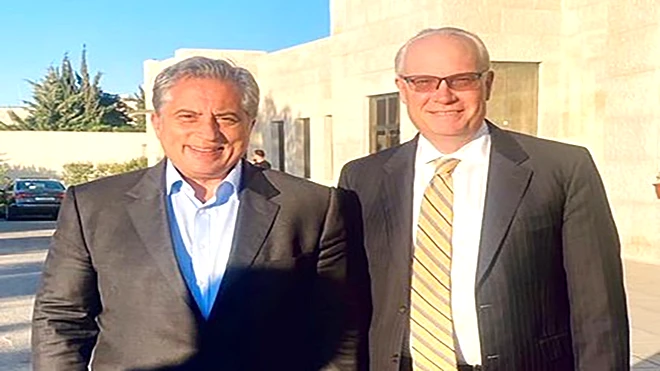 المبعوث الأمريكي مع رئيس الأركان جلالة الملك عبدالله الثاني المبعوث الأمريكي مع رئيس الأركان جلالة الملك عبدالله الثاني