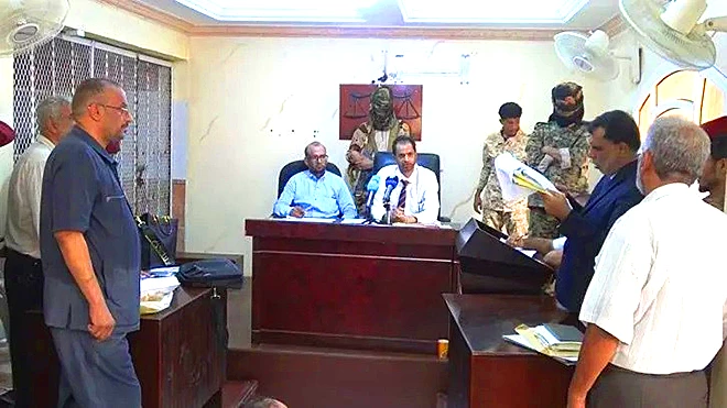 بدء محاكمة متهمين بتفجير موكب المحافظ ومطار عدن