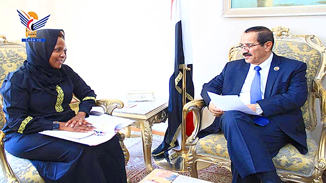 الوزير الحوثي خلال لقائه أمس في صنعاء مسؤولة أممية الوزير الحوثي خلال لقائه أمس في صنعاء مسؤولة أممية
