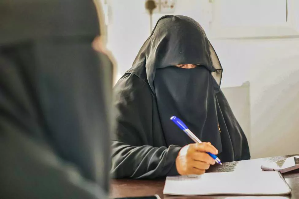 أعضاء في اللجنة النسوية يناقشن بعض مهامهن مأرب_ المنظمة الدولية للهجرة في اليمن أعضاء في اللجنة النسوية يناقشن بعض مهامهن مأرب_ المنظمة الدولية للهجرة في اليمن