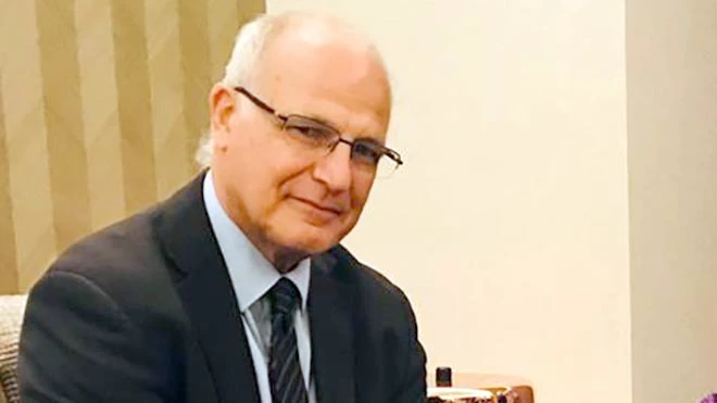 ​تعيين السفير البريطاني السابق مسؤولا في شركات هائل سعيد